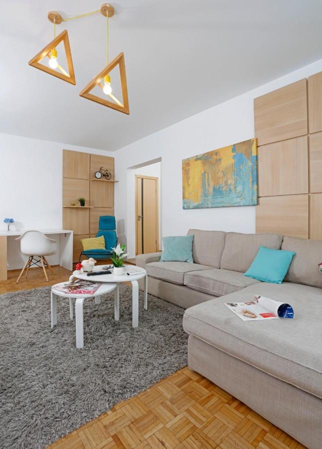 Lovely 2 Bedroom Apartment Near Old Town Bucareste Exterior foto